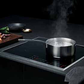 Pentole su un piano cottura a induzione AEG