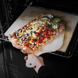 Kit Pierre à Pizza AEG A9OZPS1 - Pierre Naturelle, Pelle Et Coupe-pizza Inclus, Pour Four Domestique