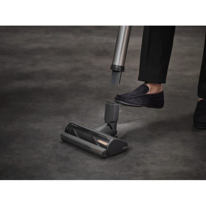 Switch nozzles in seconds. No bending, just use the foot release