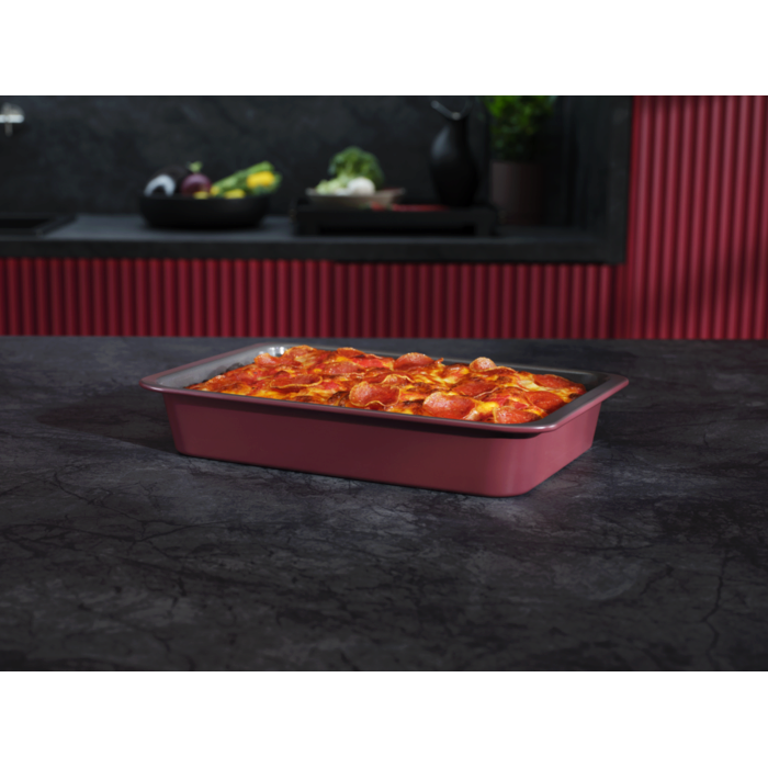 Product in use, filled with a pan pizza