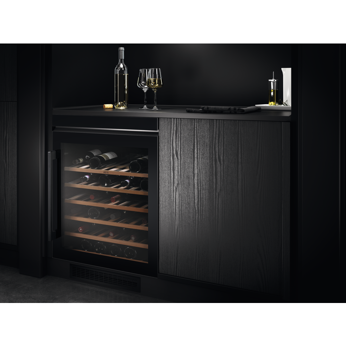AEG - Small refrigerator - AWUS052B5B