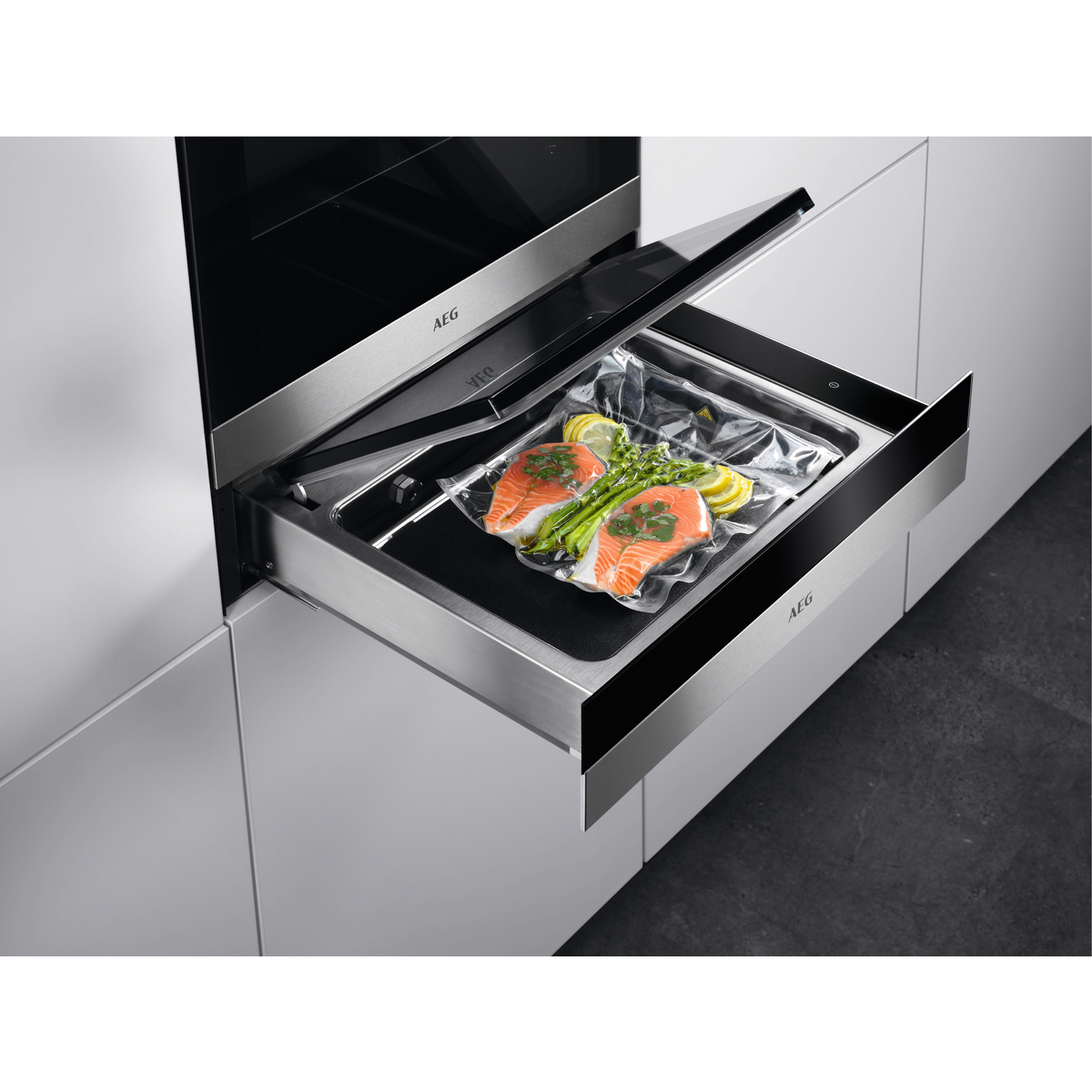 AEG - Integrated Vacuum Sealer - KDK911423T