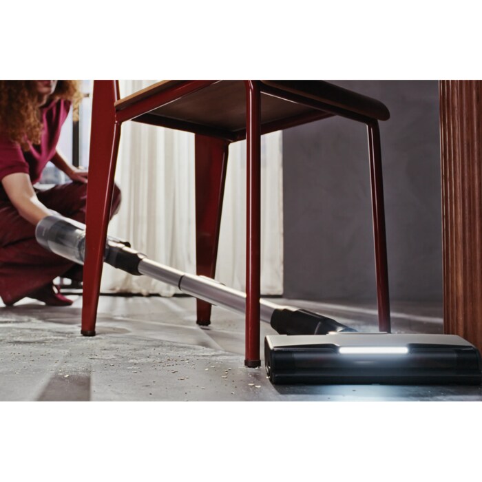 Power in every stroke. Up to 99%* dust pick-up hard flat floors. Disclaimer: Based on internal test on hard floors using Boost mode according to IEC 62885-4 standard. 