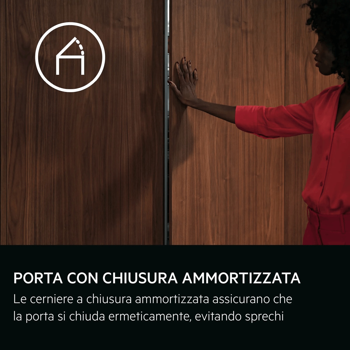 PORTA CON CHIUSURA AMMORTIZZATA Le cerniere a chiusura ammortizzata assicurano che la porta si chiuda ermeticamente, evitando sprechi