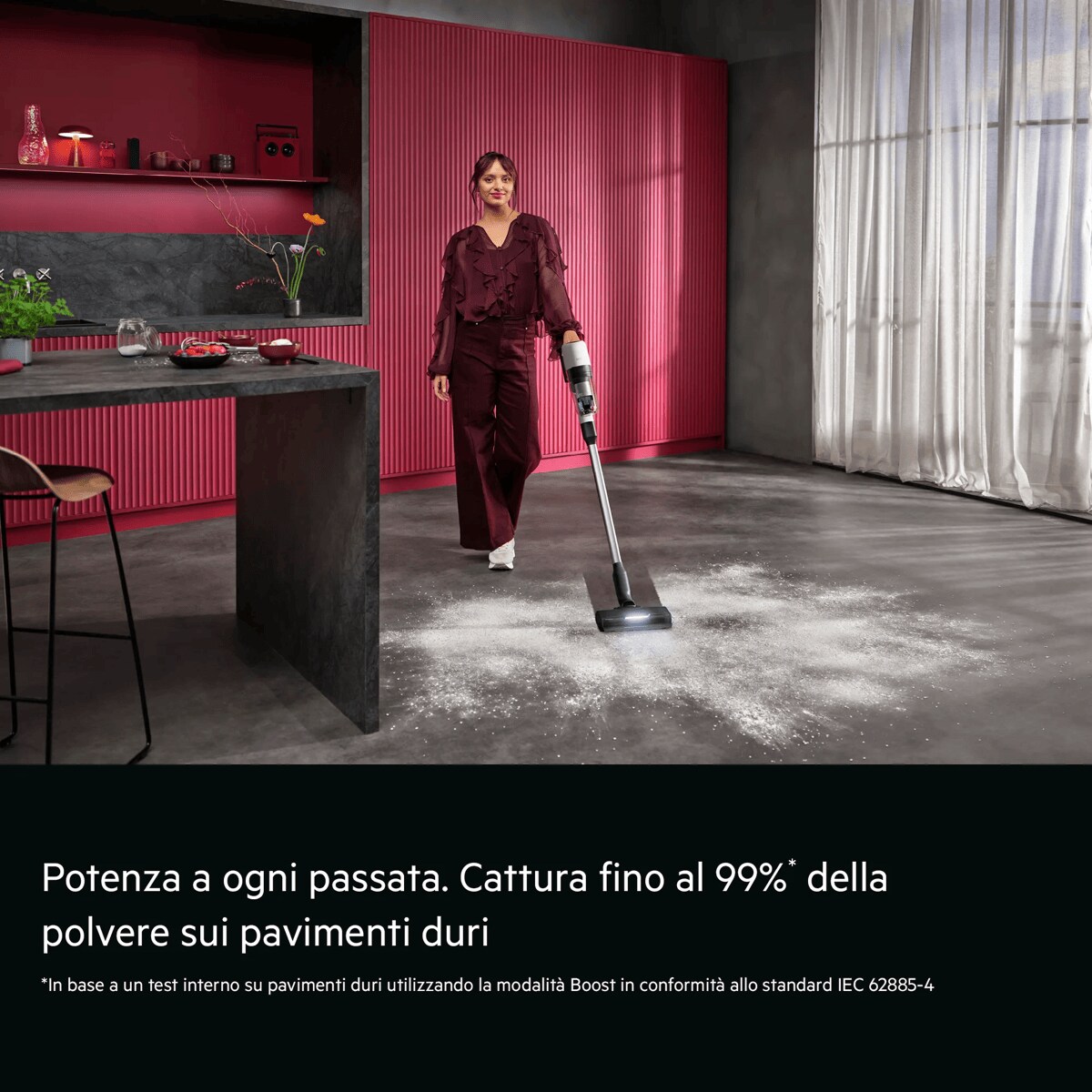 Potenza a ogni passata. Cattura fino al 99%* della polvere sui pavimenti duri    *In base a un test interno su pavimenti duri utilizzando la modalità Boost in conformità allo standard IEC 62885-4
