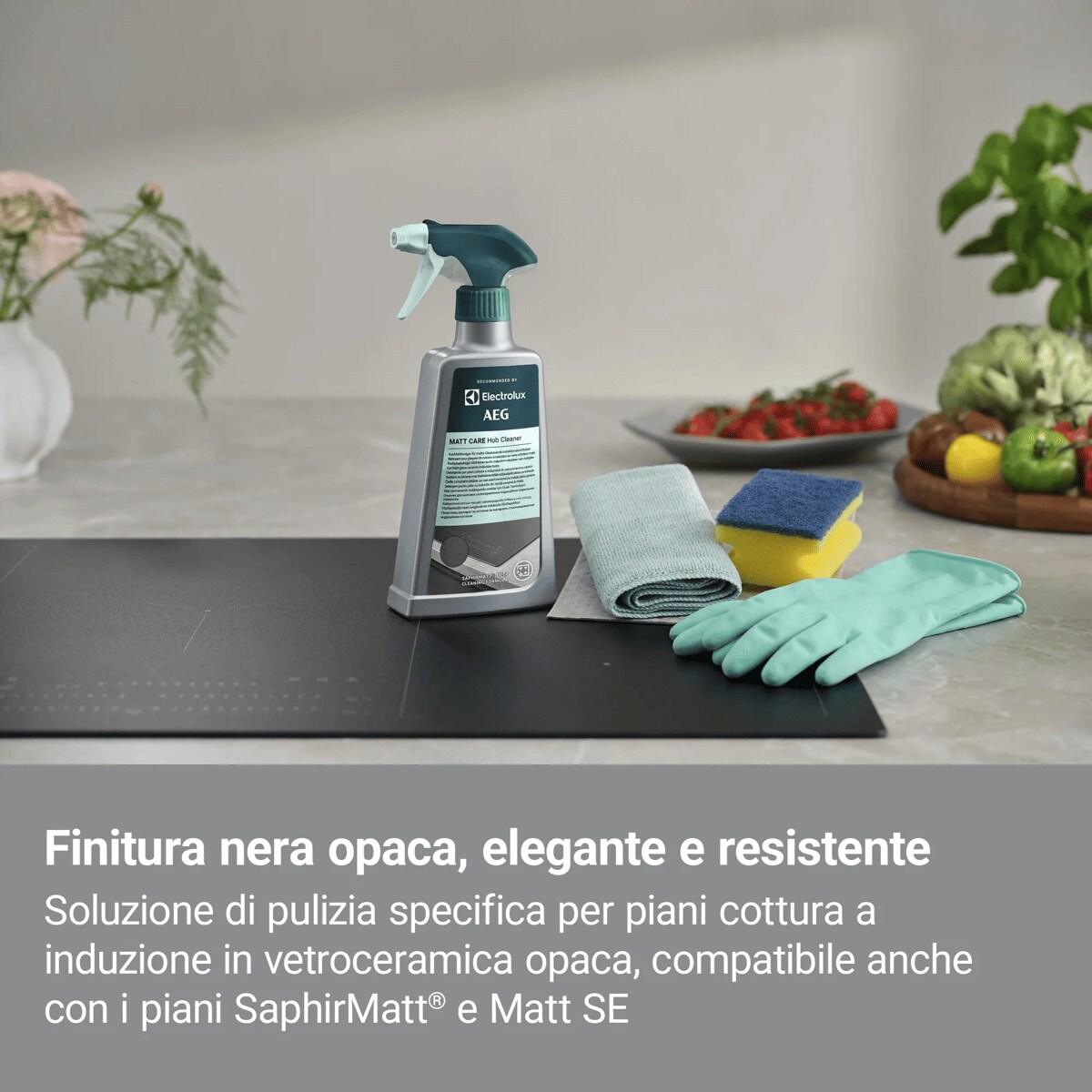 Finitura nera opaca, elegante e resistente Soluzione di pulizia specifica per piani cottura a induzione in vetroceramica opaca, compatibile anche con i piani SaphirMatt® e Matt SE.
