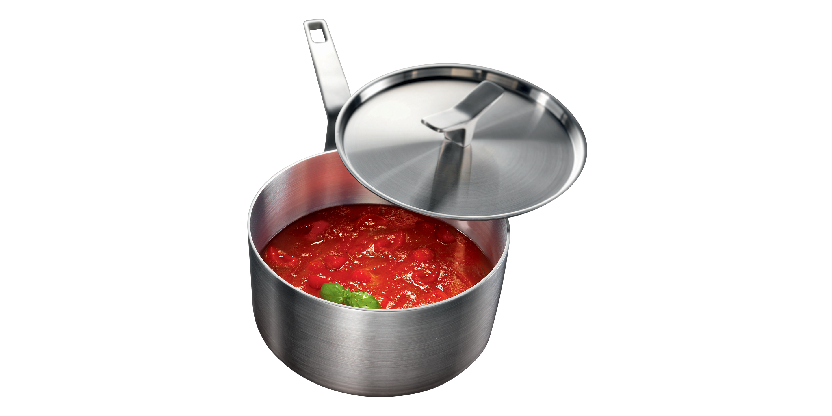 Pomodori a tocchetti in un tegame della Mastery Collection