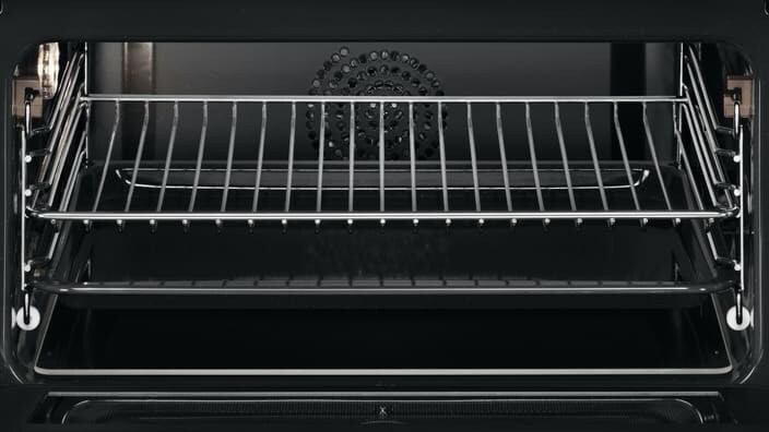 Questo forno ha una capacità da 35 a 40 litri.