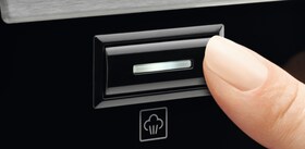 Il pulsante del vapore sul forno a vapore multifunzione PlusSteam