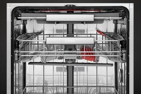 L'interno di una lavastoviglie RealLife