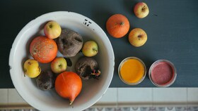Una ciotola di frutta biologica, come le arance